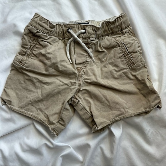 Bundle of 5 shorts Mixed Brands Size 2T - Picture 3 of 6